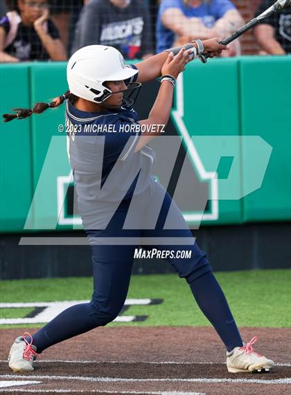 Thumbnail 2 in Keller vs. Guyer (UIL 6A Regional Final) photogallery.