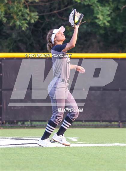 Thumbnail 1 in Keller vs. Guyer (UIL 6A Regional Final) photogallery.