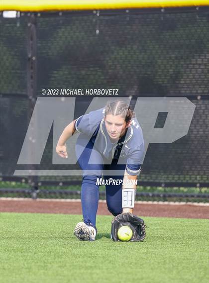 Thumbnail 3 in Keller vs. Guyer (UIL 6A Regional Final) photogallery.