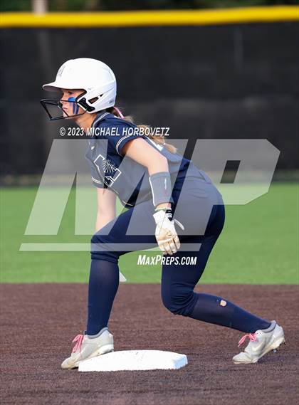 Thumbnail 2 in Keller vs. Guyer (UIL 6A Regional Final) photogallery.