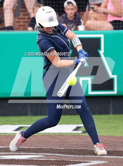 Thumbnail 3 in Keller vs. Guyer (UIL 6A Regional Final) photogallery.