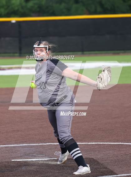 Thumbnail 2 in Keller vs. Guyer (UIL 6A Regional Final) photogallery.