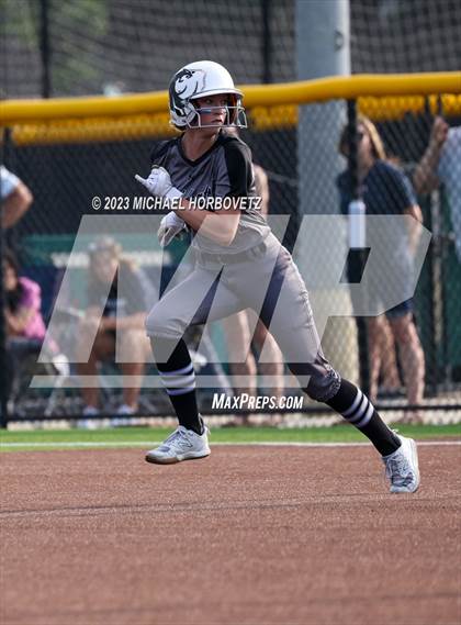 Thumbnail 2 in Keller vs. Guyer (UIL 6A Regional Final) photogallery.