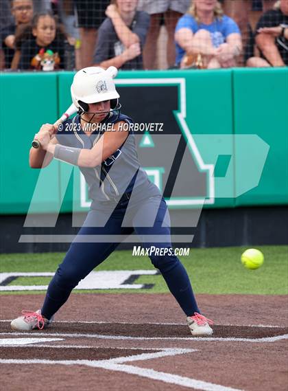 Thumbnail 3 in Keller vs. Guyer (UIL 6A Regional Final) photogallery.