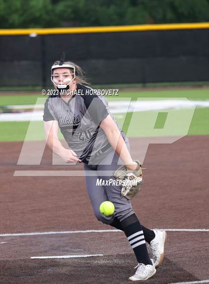 Thumbnail 1 in Keller vs. Guyer (UIL 6A Regional Final) photogallery.