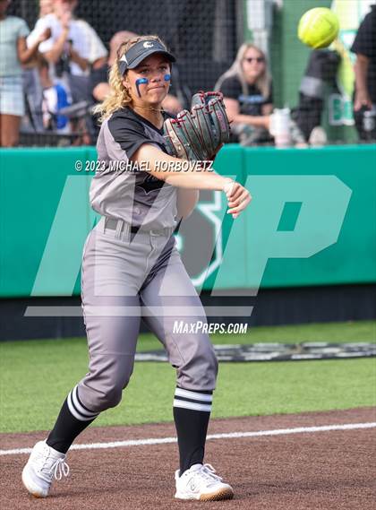 Thumbnail 1 in Keller vs. Guyer (UIL 6A Regional Final) photogallery.