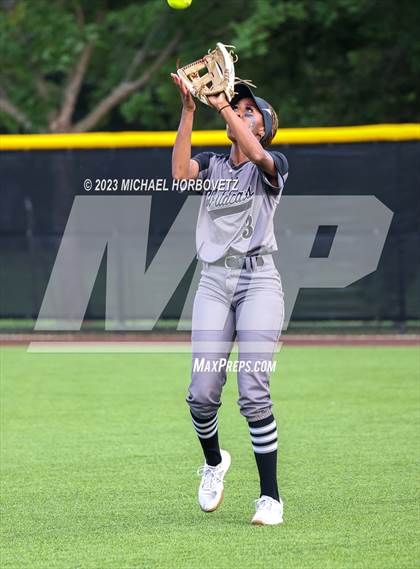 Thumbnail 1 in Keller vs. Guyer (UIL 6A Regional Final) photogallery.