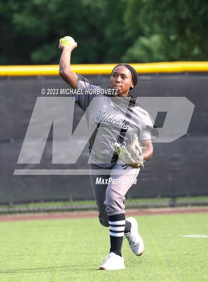Thumbnail 1 in Keller vs. Guyer (UIL 6A Regional Final) photogallery.