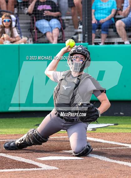Thumbnail 2 in Keller vs. Guyer (UIL 6A Regional Final) photogallery.