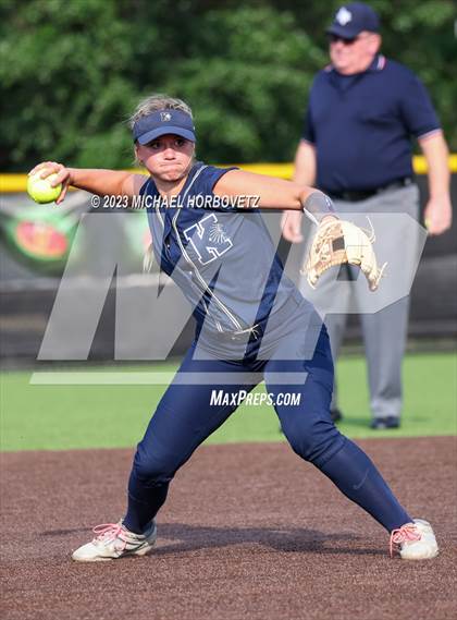 Thumbnail 2 in Keller vs. Guyer (UIL 6A Regional Final) photogallery.