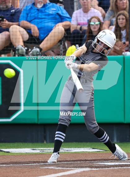 Thumbnail 3 in Keller vs. Guyer (UIL 6A Regional Final) photogallery.