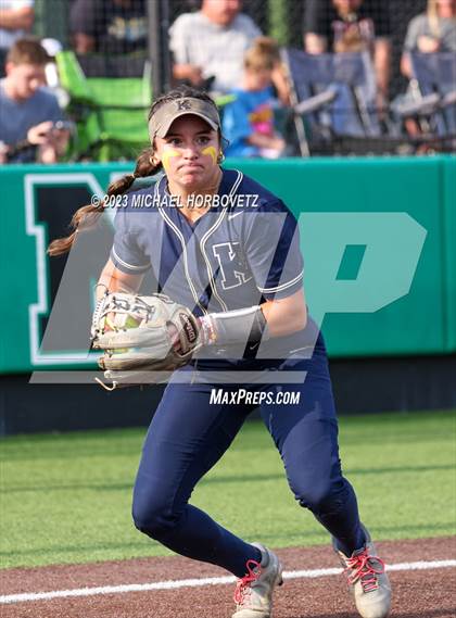 Thumbnail 3 in Keller vs. Guyer (UIL 6A Regional Final) photogallery.