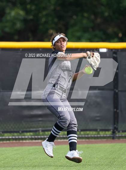 Thumbnail 2 in Keller vs. Guyer (UIL 6A Regional Final) photogallery.