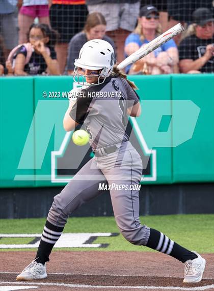 Thumbnail 2 in Keller vs. Guyer (UIL 6A Regional Final) photogallery.