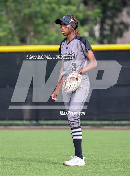 Thumbnail 1 in Keller vs. Guyer (UIL 6A Regional Final) photogallery.