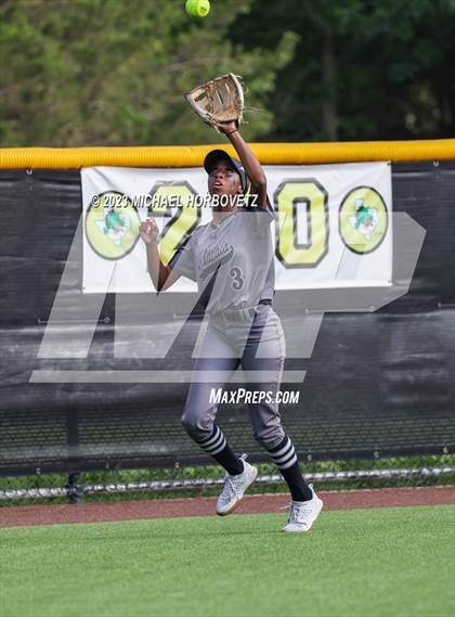 Thumbnail 3 in Keller vs. Guyer (UIL 6A Regional Final) photogallery.