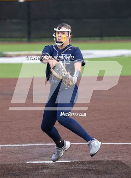 Thumbnail 3 in Keller vs. Guyer (UIL 6A Regional Final) photogallery.
