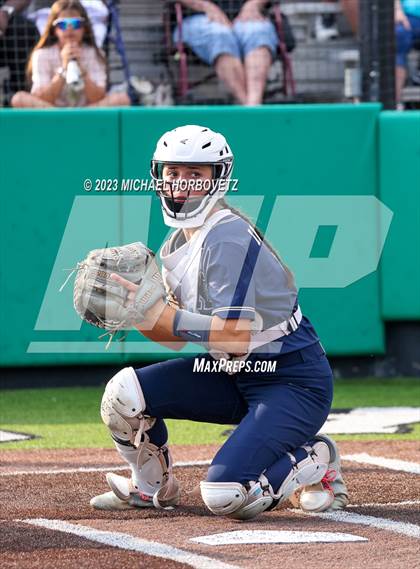 Thumbnail 3 in Keller vs. Guyer (UIL 6A Regional Final) photogallery.