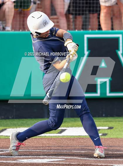 Thumbnail 3 in Keller vs. Guyer (UIL 6A Regional Final) photogallery.