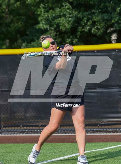 Thumbnail 3 in Keller vs. Guyer (UIL 6A Regional Final) photogallery.