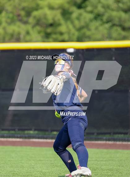 Thumbnail 2 in Keller vs. Guyer (UIL 6A Regional Final) photogallery.