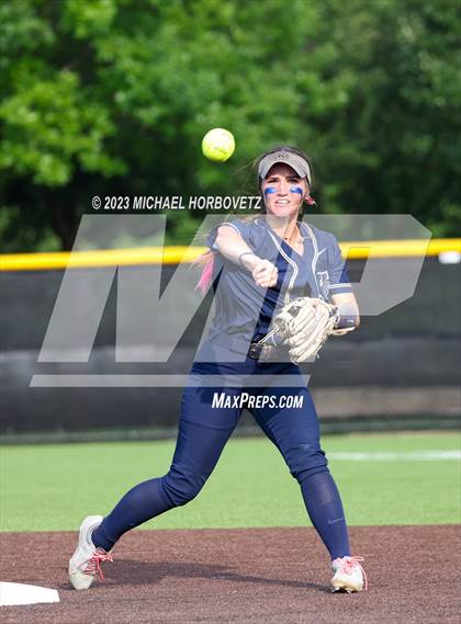 Thumbnail 1 in Keller vs. Guyer (UIL 6A Regional Final) photogallery.