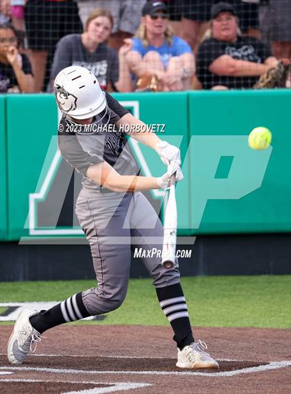 Thumbnail 1 in Keller vs. Guyer (UIL 6A Regional Final) photogallery.