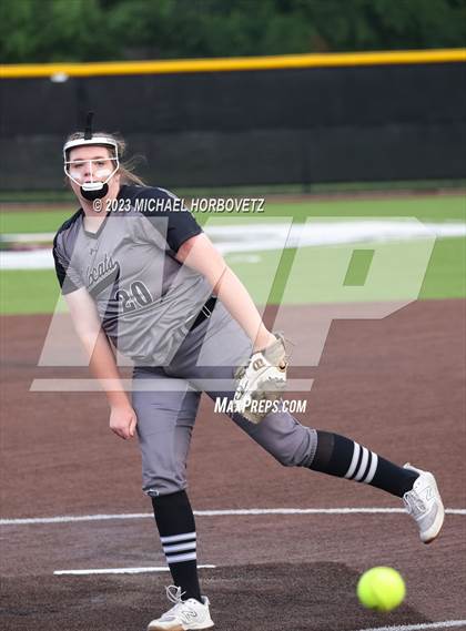 Thumbnail 2 in Keller vs. Guyer (UIL 6A Regional Final) photogallery.