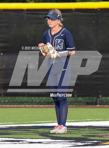 Thumbnail 1 in Keller vs. Guyer (UIL 6A Regional Final) photogallery.