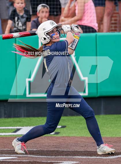 Thumbnail 3 in Keller vs. Guyer (UIL 6A Regional Final) photogallery.