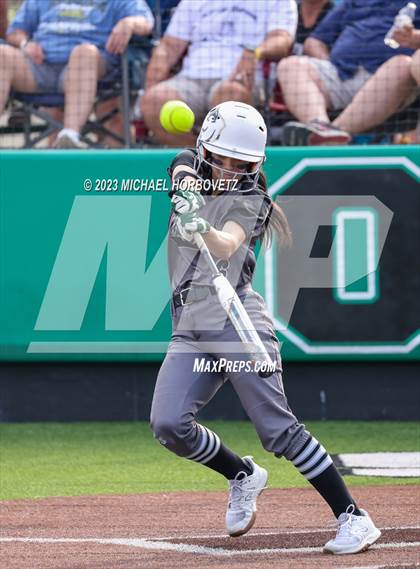 Thumbnail 3 in Keller vs. Guyer (UIL 6A Regional Final) photogallery.
