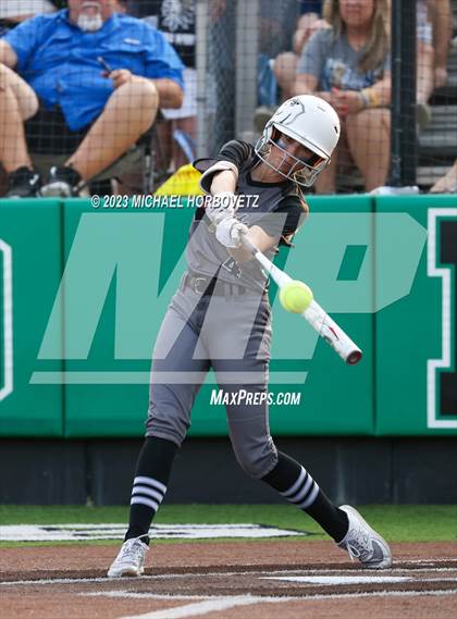 Thumbnail 3 in Keller vs. Guyer (UIL 6A Regional Final) photogallery.