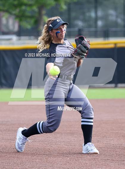 Thumbnail 1 in Keller vs. Guyer (UIL 6A Regional Final) photogallery.