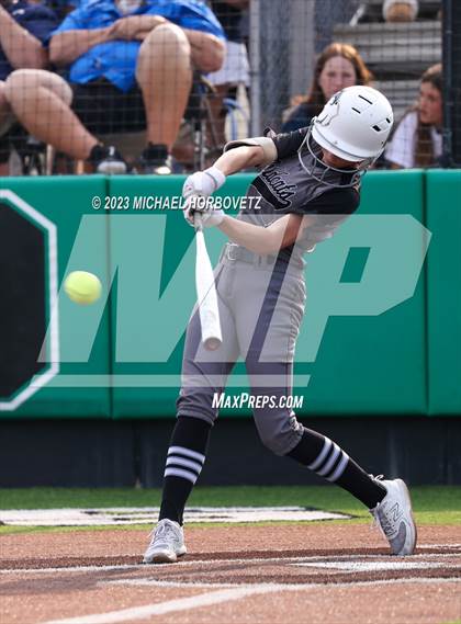 Thumbnail 3 in Keller vs. Guyer (UIL 6A Regional Final) photogallery.
