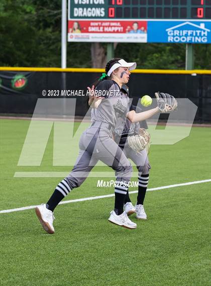 Thumbnail 2 in Keller vs. Guyer (UIL 6A Regional Final) photogallery.