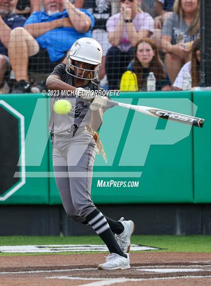 Thumbnail 2 in Keller vs. Guyer (UIL 6A Regional Final) photogallery.