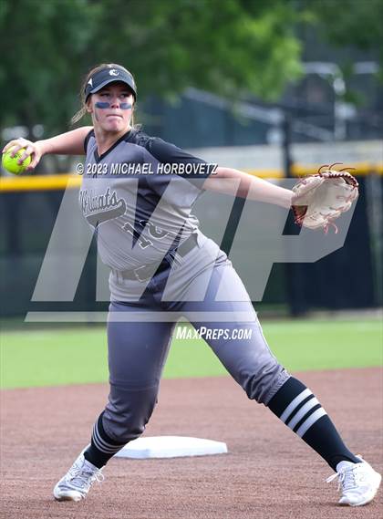 Thumbnail 1 in Keller vs. Guyer (UIL 6A Regional Final) photogallery.