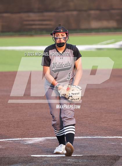Thumbnail 3 in Keller vs. Guyer (UIL 6A Regional Final) photogallery.