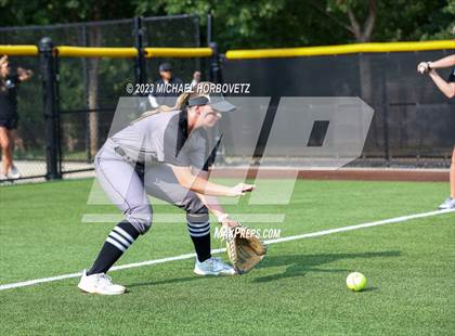 Thumbnail 1 in Keller vs. Guyer (UIL 6A Regional Final) photogallery.