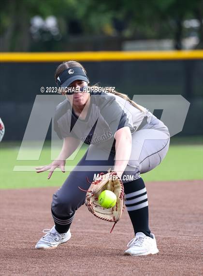 Thumbnail 3 in Keller vs. Guyer (UIL 6A Regional Final) photogallery.