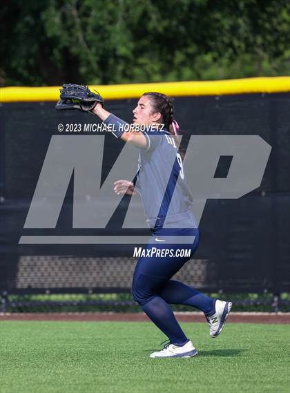 Thumbnail 2 in Keller vs. Guyer (UIL 6A Regional Final) photogallery.