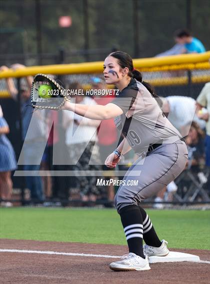 Thumbnail 3 in Keller vs. Guyer (UIL 6A Regional Final) photogallery.