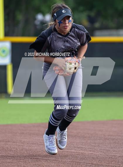 Thumbnail 1 in Keller vs. Guyer (UIL 6A Regional Final) photogallery.
