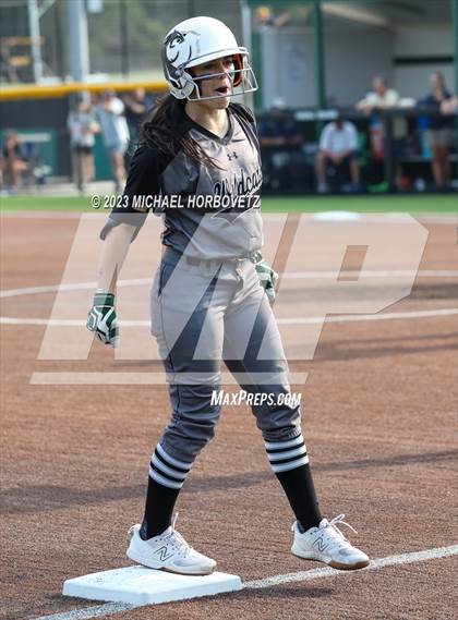 Thumbnail 3 in Keller vs. Guyer (UIL 6A Regional Final) photogallery.