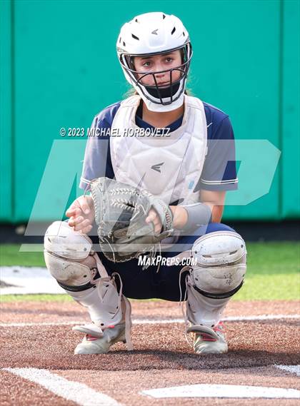 Thumbnail 2 in Keller vs. Guyer (UIL 6A Regional Final) photogallery.