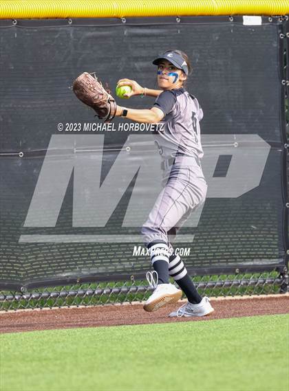 Thumbnail 3 in Keller vs. Guyer (UIL 6A Regional Final) photogallery.