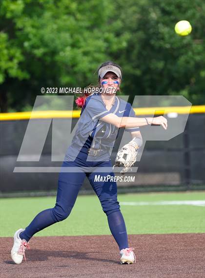 Thumbnail 2 in Keller vs. Guyer (UIL 6A Regional Final) photogallery.