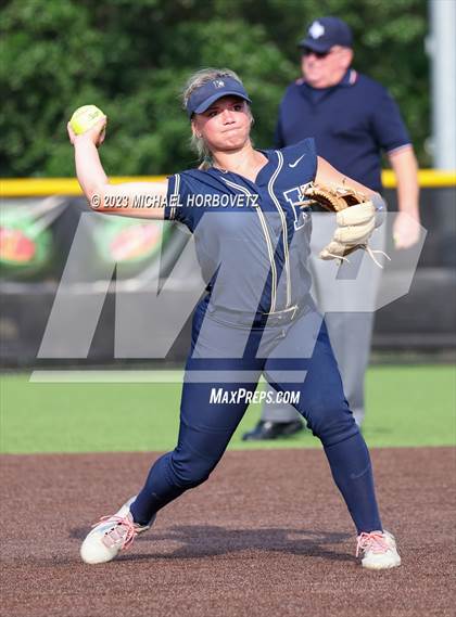 Thumbnail 3 in Keller vs. Guyer (UIL 6A Regional Final) photogallery.