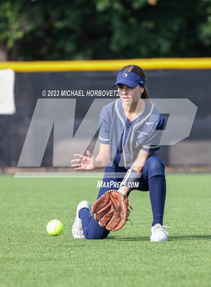 Thumbnail 3 in Keller vs. Guyer (UIL 6A Regional Final) photogallery.