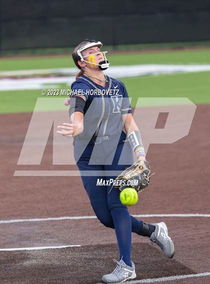 Thumbnail 1 in Keller vs. Guyer (UIL 6A Regional Final) photogallery.